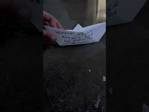 Vámonos lejos aunque sea en barquitos de papel #lejos #frases #tornagris - Torna Gris - Artista Mexicano