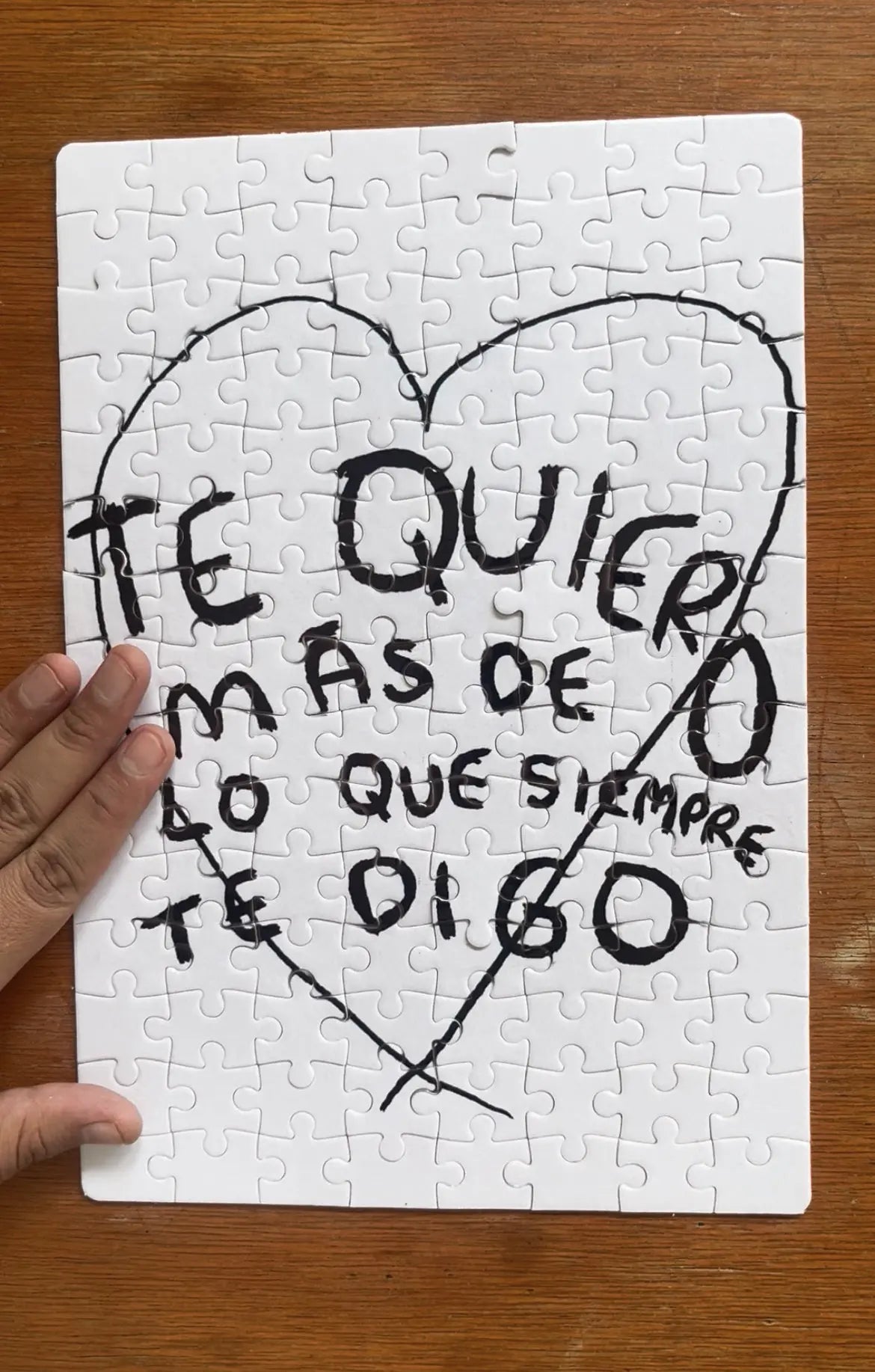 Te quiero mas de lo que siempre te digo - Rompecabezas Torna Gris - Artista Mexicano