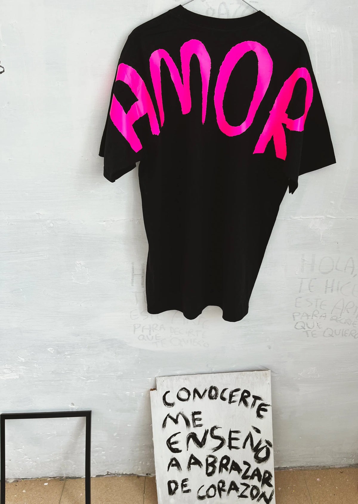 Amor B - Playera unisex Torna Gris - Artista Mexicano