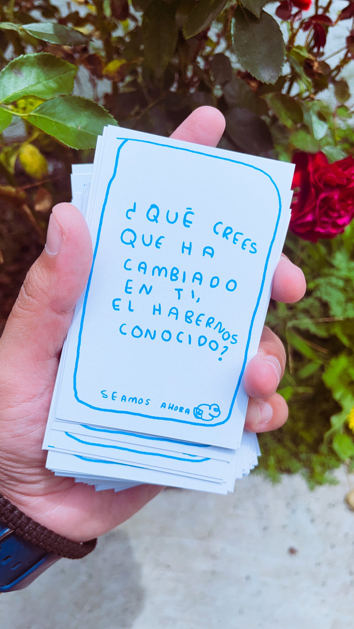 Seamos Nuestro Ahora | Juego de Mesa de 70 Preguntas para Conectar y Conocerse Mejor - Torna Gris - Artista Mexicano