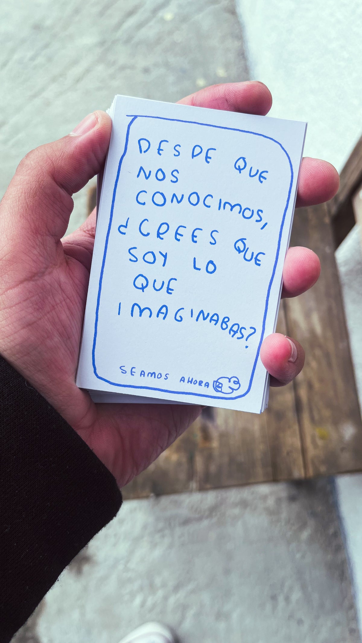 Seamos Nuestro Ahora | Juego de Mesa de 70 Preguntas para Conectar y Conocerse Mejor - Torna Gris - Artista Mexicano