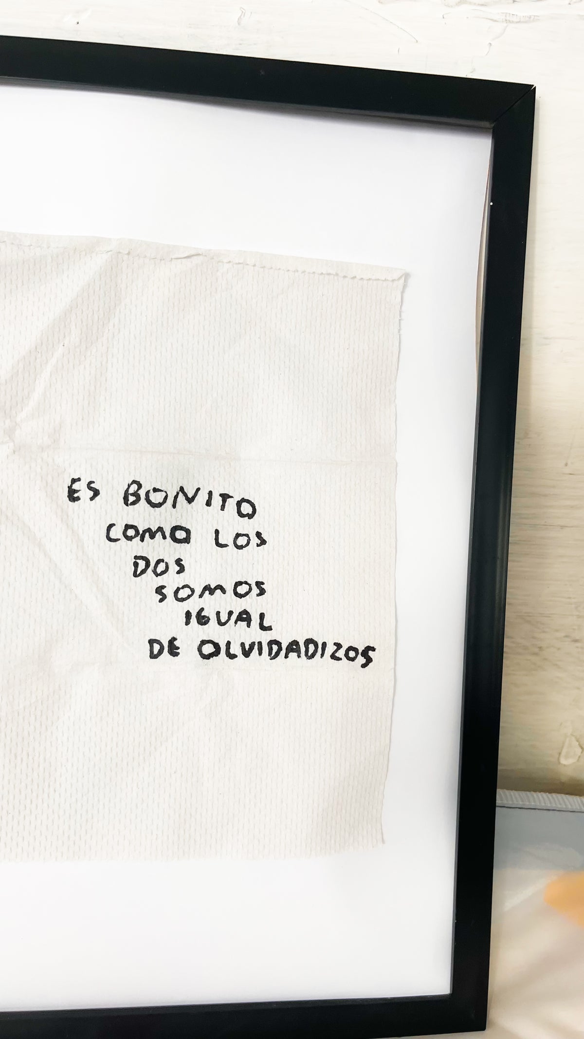 Es Bonito Como los Dos Somos Igual de Olvidadizos – Servilleta Intervenida Original - Torna Gris - Artista Mexicano