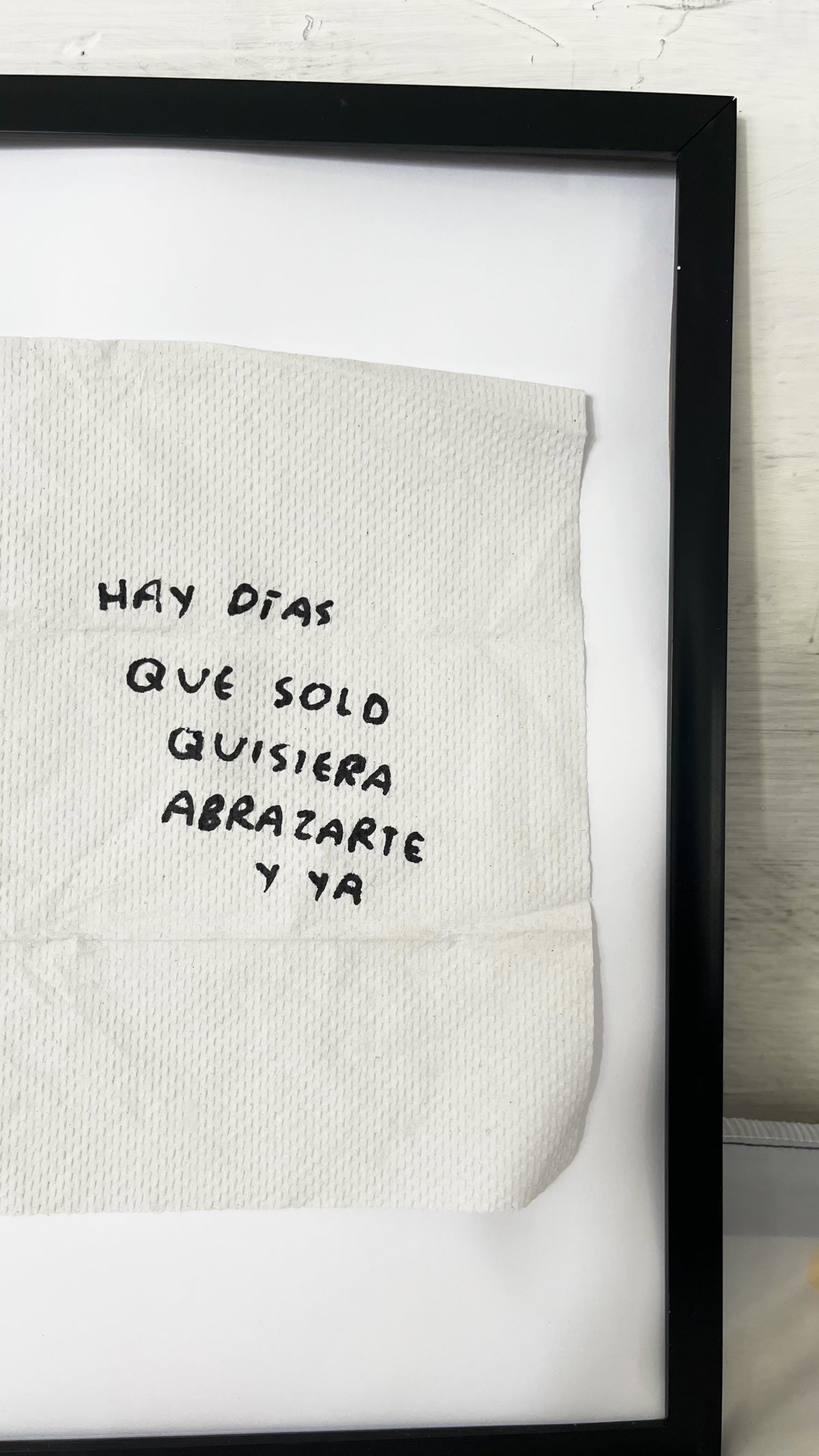 Hay Días que Solo Quisiera Abrazarte y Ya – Servilleta Intervenida Original - Torna Gris - Artista Mexicano