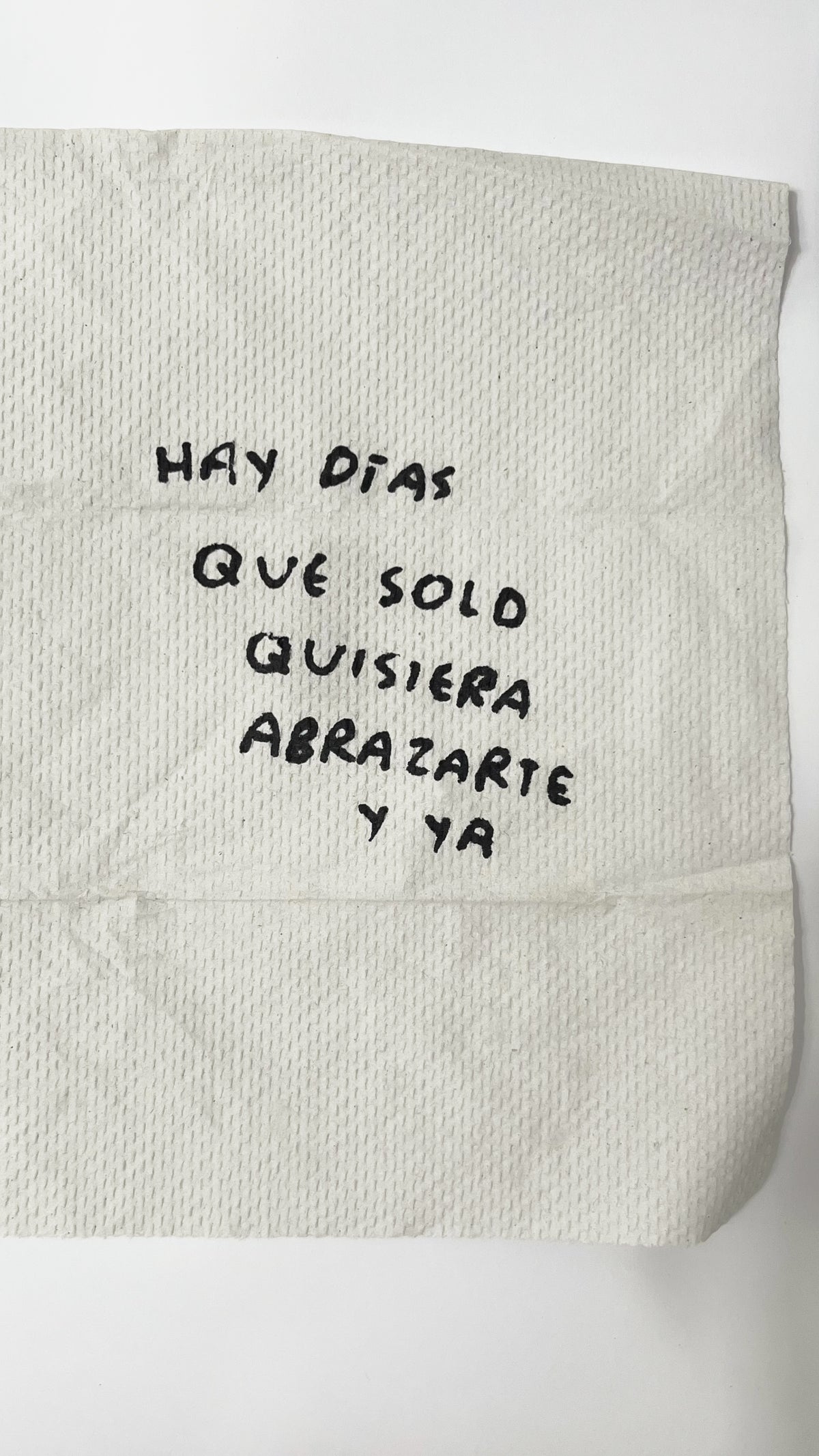 Hay Días que Solo Quisiera Abrazarte y Ya – Servilleta Intervenida Original - Torna Gris - Artista Mexicano