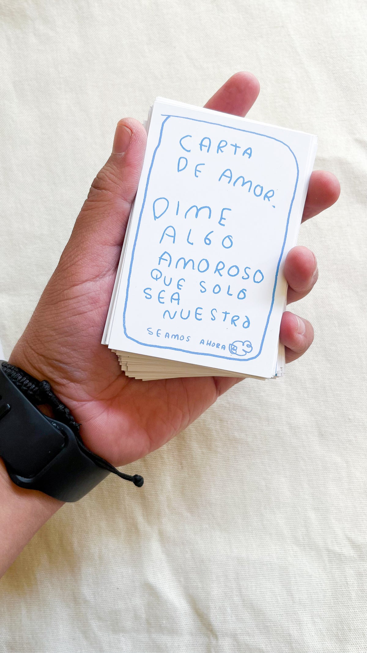 Seamos Nuestro Ahora | Juego de Mesa de 70 Preguntas para Conectar y Conocerse Mejor - Torna Gris - Artista Mexicano
