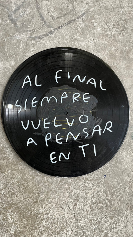 Al Final Siempre Vuelvo a Pensar en Ti – Disco Vinyl Intervenido - Torna Gris - Artista Mexicano