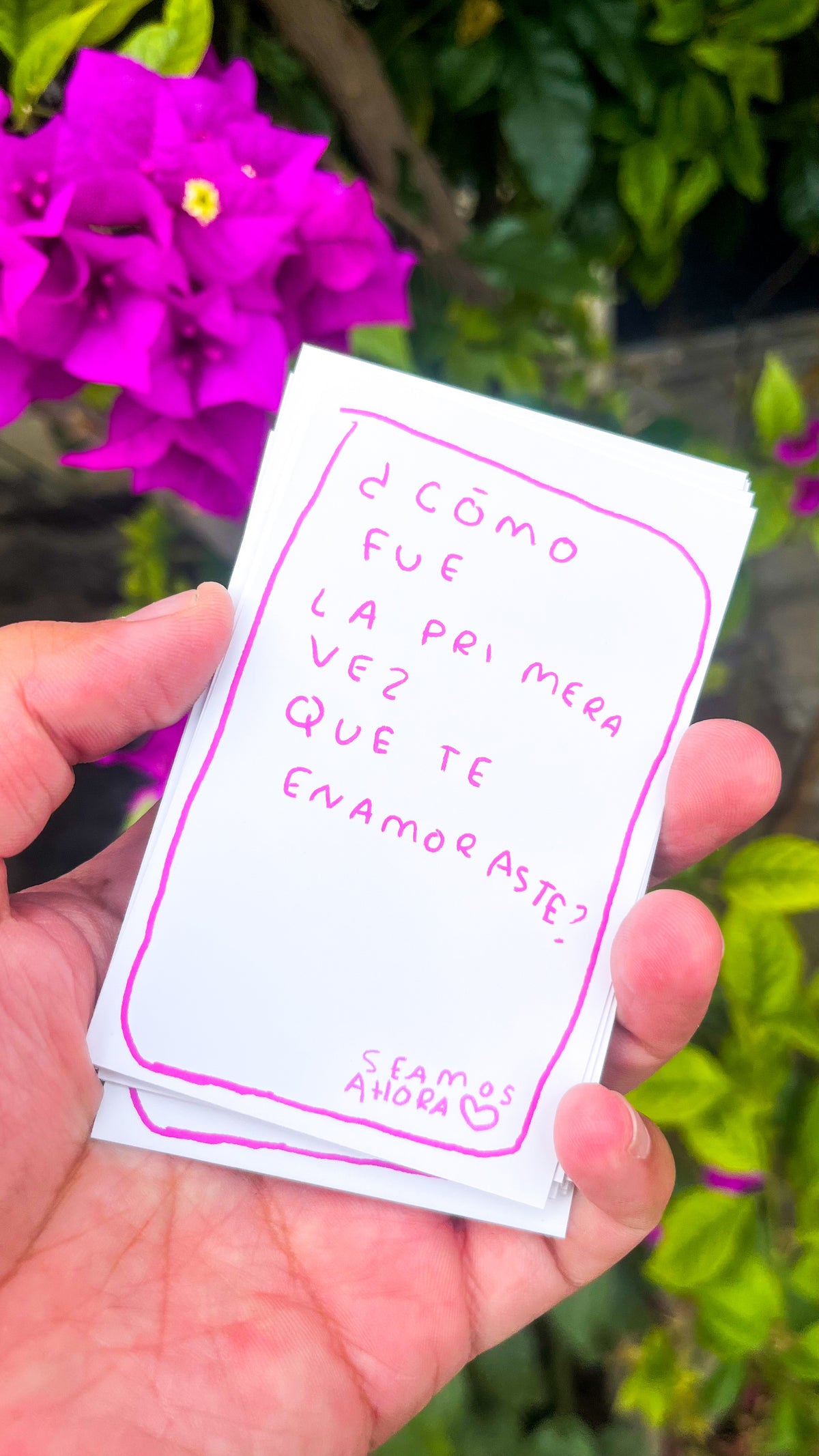 Seamos Nuestro Ahora | MADRES - Juego de Mesa de 70 Preguntas para Agradecer y Conectar - Torna Gris - Artista Mexicano