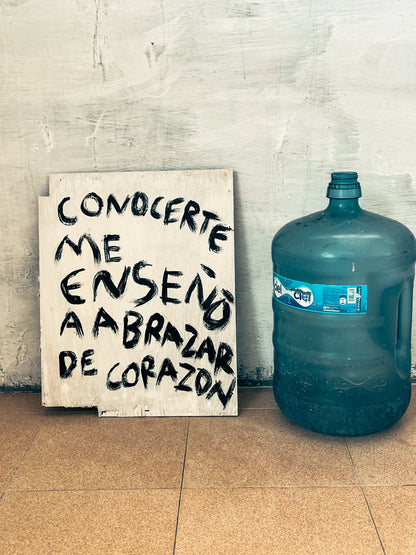 Conocerte me enseño a abrazar el corazon (Pintura original) Torna Gris - Artista Mexicano