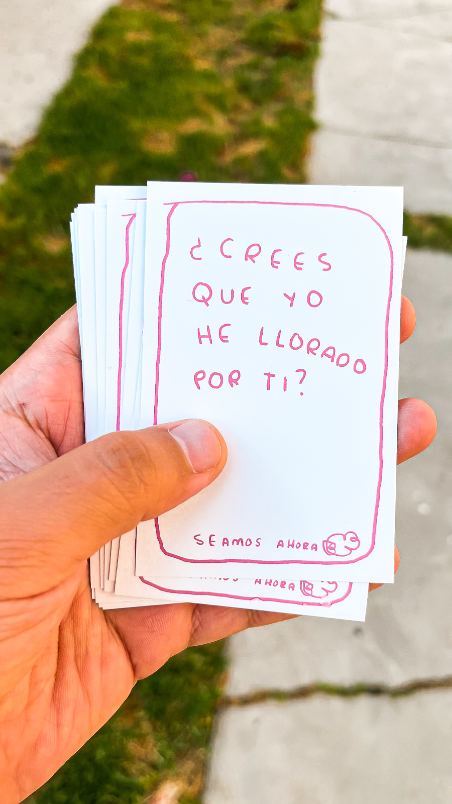 Seamos Nuestro Ahora | PAREJAS - Juego de Mesa de 70 Preguntas para Fortalecer Conexiones Emocionales - Torna Gris - Artista Mexicano